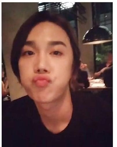 CarolineCast_'s tweet photo. #TripleSselcaday 
#Tripleselcaday 
#ParkJungMin
Es similar haha todo sea por la actividad :'3 https://t.co/5bAtfohZZ0