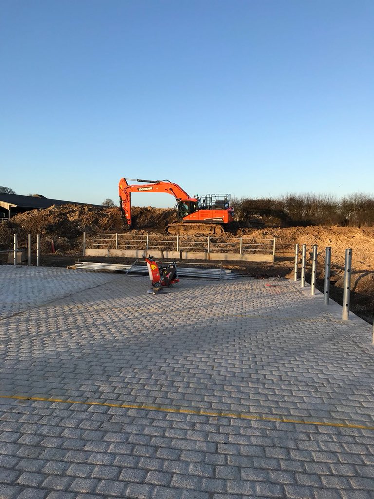 CERES_AG's tweet photo. @AdrianJones3 Aluminium roller gets a lovely finish. We can assist with all aspects if required of cubicle buildings if required https://t.co/NOG5Jny787