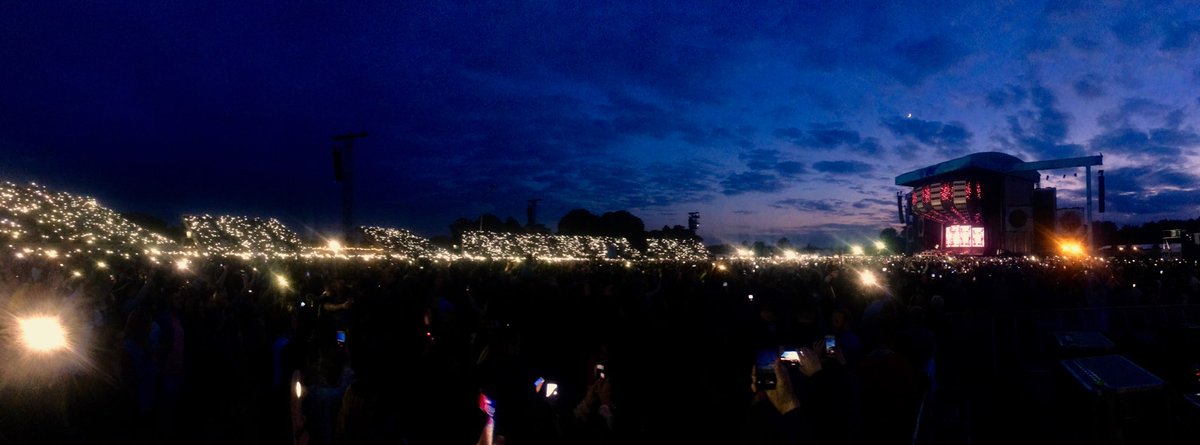shivkelli's tweet photo. Ah Dublin! Under the Moon and all โจ #EdDublin #EdSheeran #Dublin #EdSheeranDublin https://t.co/xhC6rVxXlp