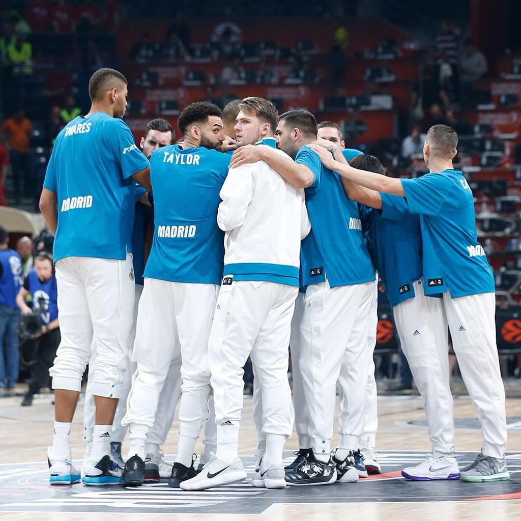 23Llull's tweet photo. Trabajo gigante de todos para una victoria merecidísima. Hay que seguir. Queda uno!
#HalaMadrid #aporladecima 🏀💪🏻 https://t.co/5s3Rgol4o3