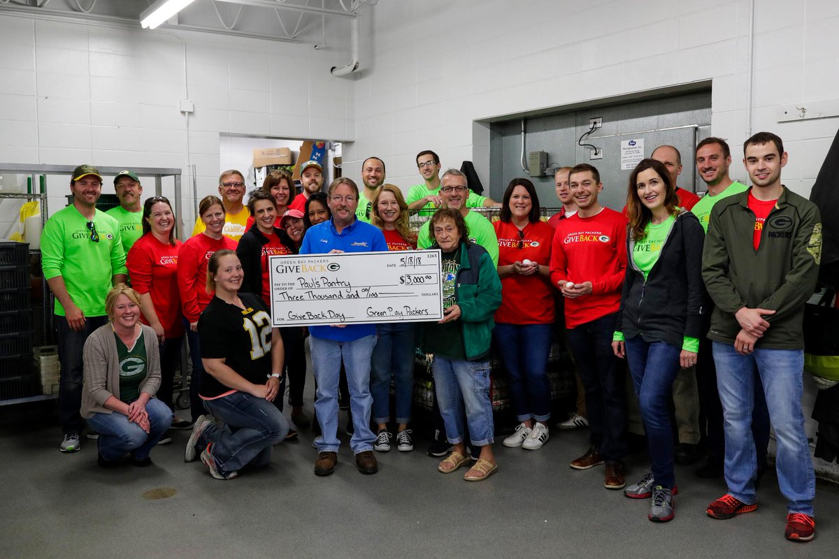 packers's tweet photo. #Packers employees volunteered to pack backpacks, sort through donations &amp; prep &amp; serve meals for local nonprofit organizations today! 

#PackersGiveBack Day 📸: https://t.co/AiU0dLeuq7 https://t.co/sWtiKlKzOh