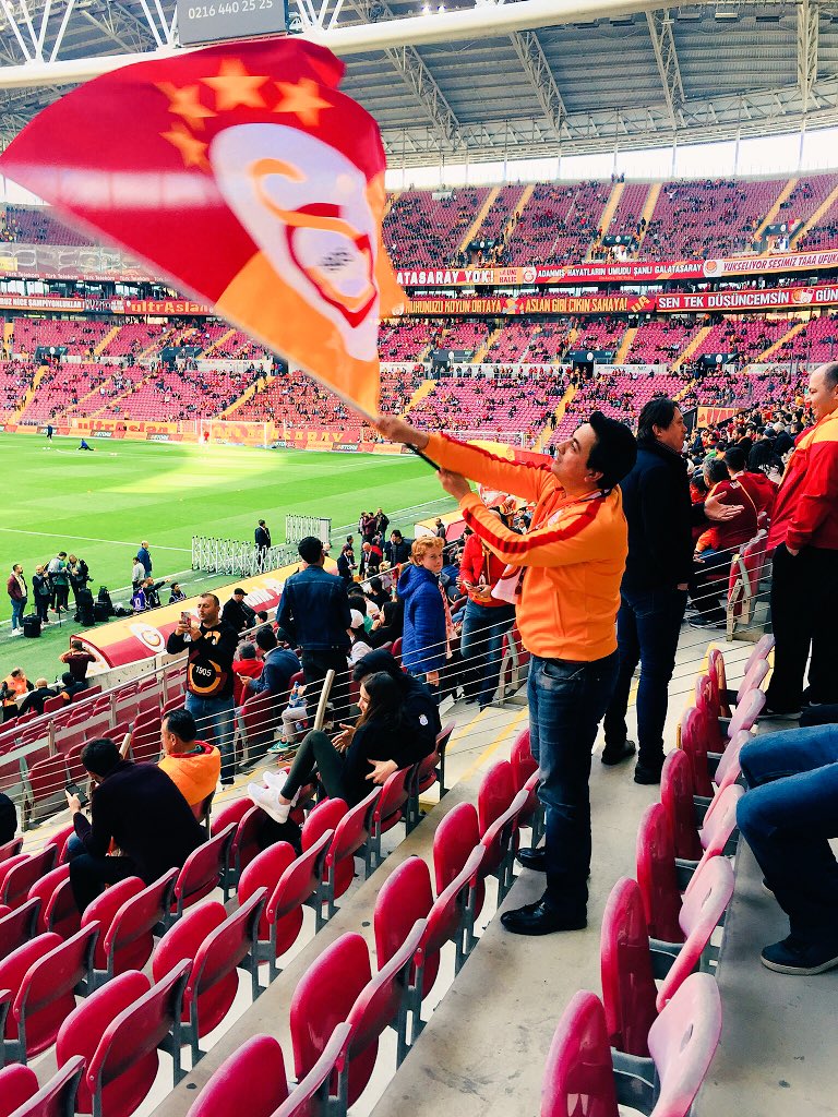 İnat Olsun Tüm Kuşlara Ant İçtik Şampiyonluğa.. 

#1905Konsantrasyon #Hedef21 
#BugunGünlerdenGALATASARAY