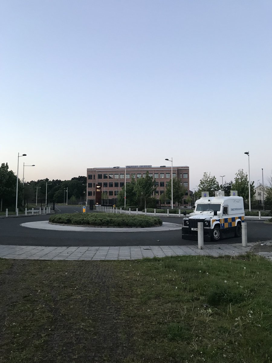 PSNIBelfastN's tweet photo. Court North NPT from Tennent St out on the beat this evening at the interface reassuring local people and preventing ASB #SpringfieldRd #Springmartin #Mackies #NorthumberlandSt covered #outandabout #engage #allQsofar SgtW https://t.co/FuBASLei4Q