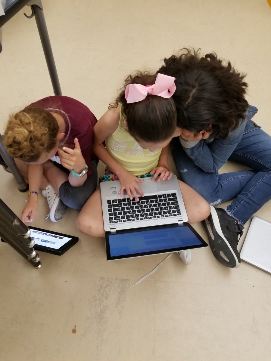 Maritzavineyard's tweet photo. After a long week of STAAR, can we say comfy and #neisditech at the same time....you can in my class. Loving how my students collaborate making #monsterquiz #neisd #vineyardranch #SLSO #SMARTChampion #Smartamp. https://t.co/dsiw9FzJkQ