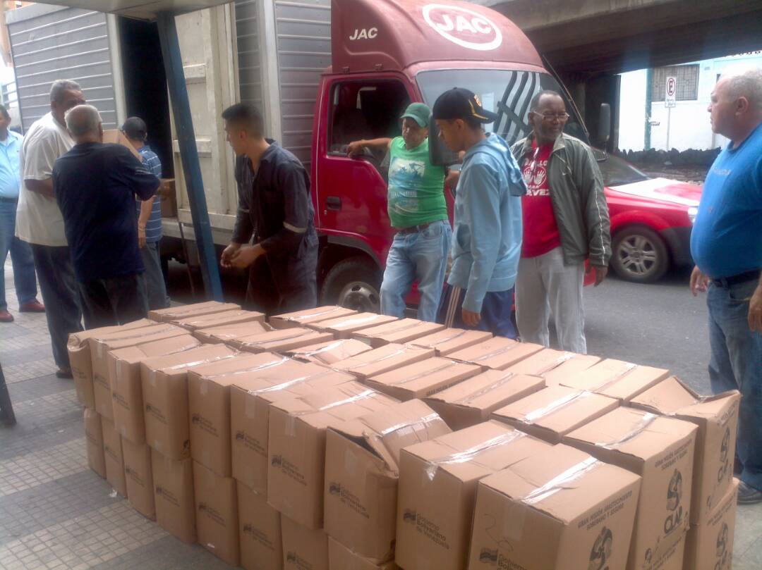 ClapBicent2010's tweet photo. #TodosAVotarElDomingo , nuestro presidente @NicolasMaduro comprometido con el pueblo beneficiadas 497 familias #ssju ...@CLAP_PQ_SANJUAN #soycomunicadorclap https://t.co/kJPUgKGlNR