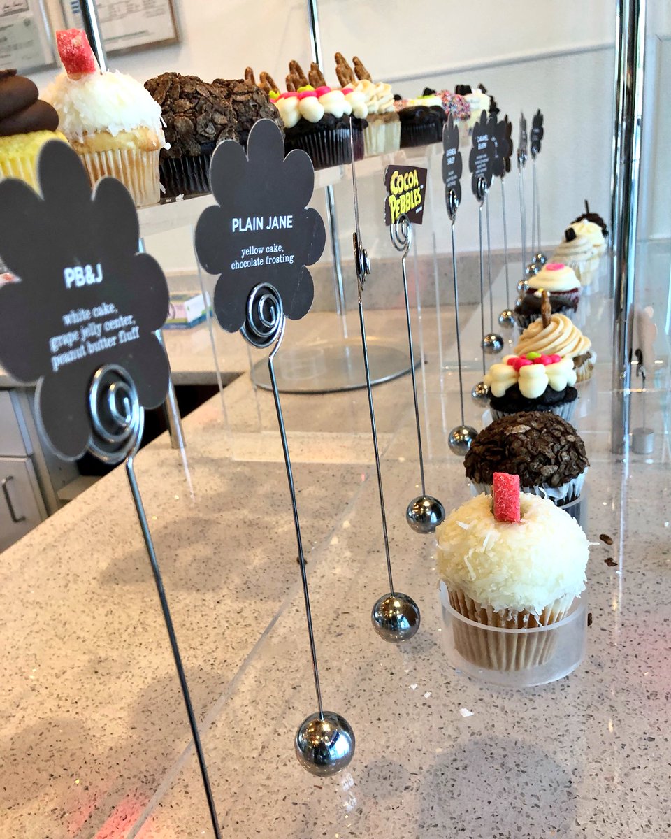 Happy Friday afternoon! It’s not too late to make it a sweet night!  #wedeliver #ubereats #doordash #dallascupcakes #weloveourcustomers