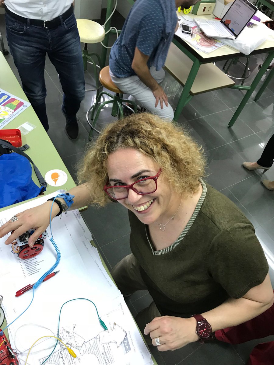 carlosmallo's tweet photo. @xdesig , @rositamarytiflo probando @escornabot con @EchidnaShield #escornabot #echidnashield #roboticaparalaigualdad https://t.co/lk7e745TBv