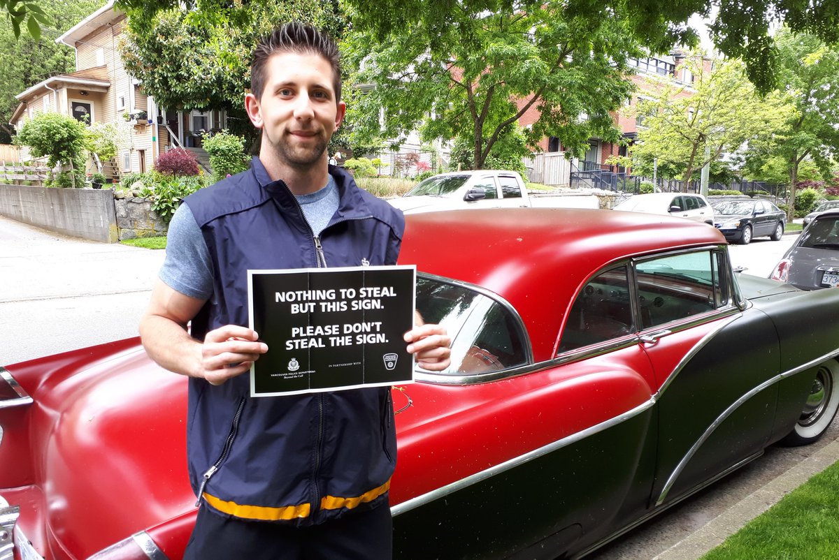 KitsFairCPC's tweet image. Help #LockOutAutoCrime Let's do our part #Kitsilano! #thieveswillstealanything from loose coins, bags, power cords left visible. Remove them! Get a sign brochure from @KitsFairCPC @VancouverPD @icbc