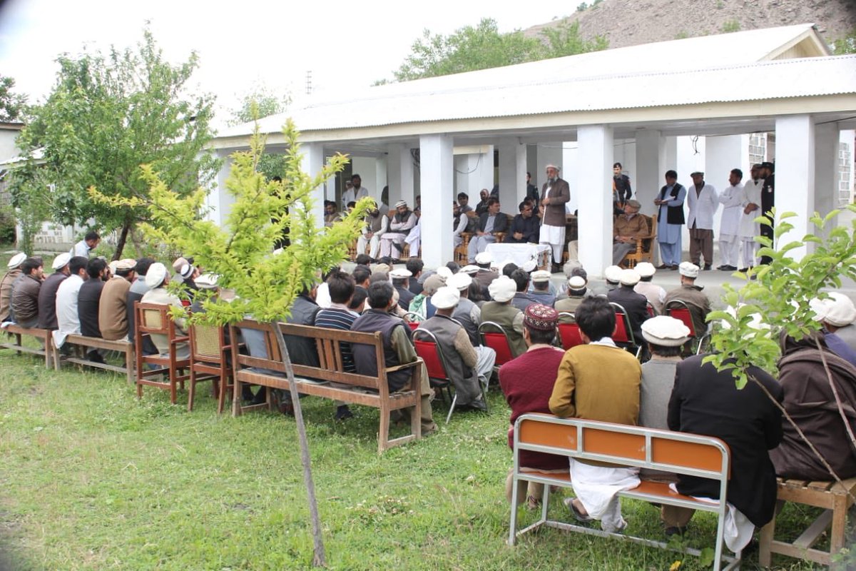 DCLowerChitral's tweet photo. Deputy Commissioner #Chitral @irshadsodhar held a Khuli Kacheri at RHC Mulkhow, listened to the issues of general public, directions have also been issued to concerned for early resolution.
#AdministrativeConvoy #MovingGovernanave #DCChitral
@KPKUpdates https://t.co/4M51xxtej2