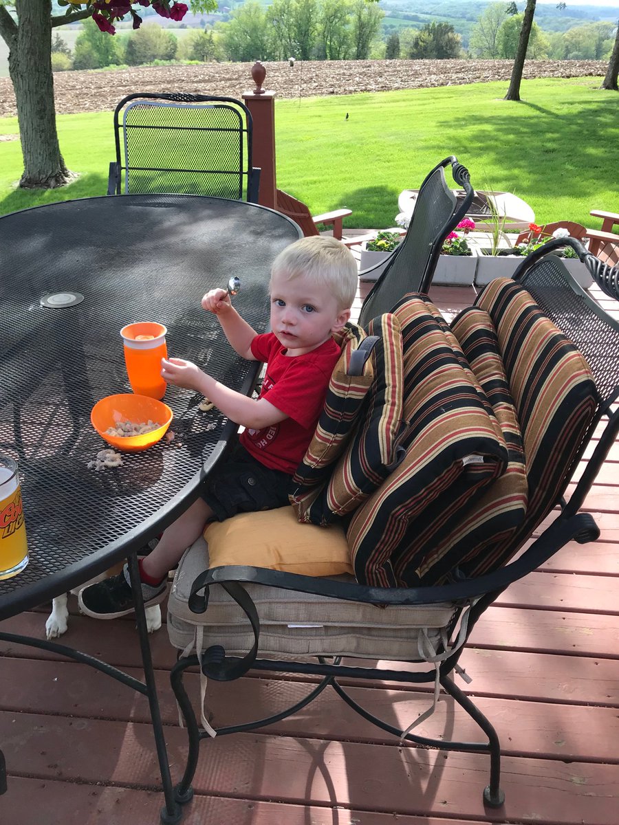 ChuckChandler2's tweet image. Make Shift Red Neck Booster Chair #SmallTownProblems