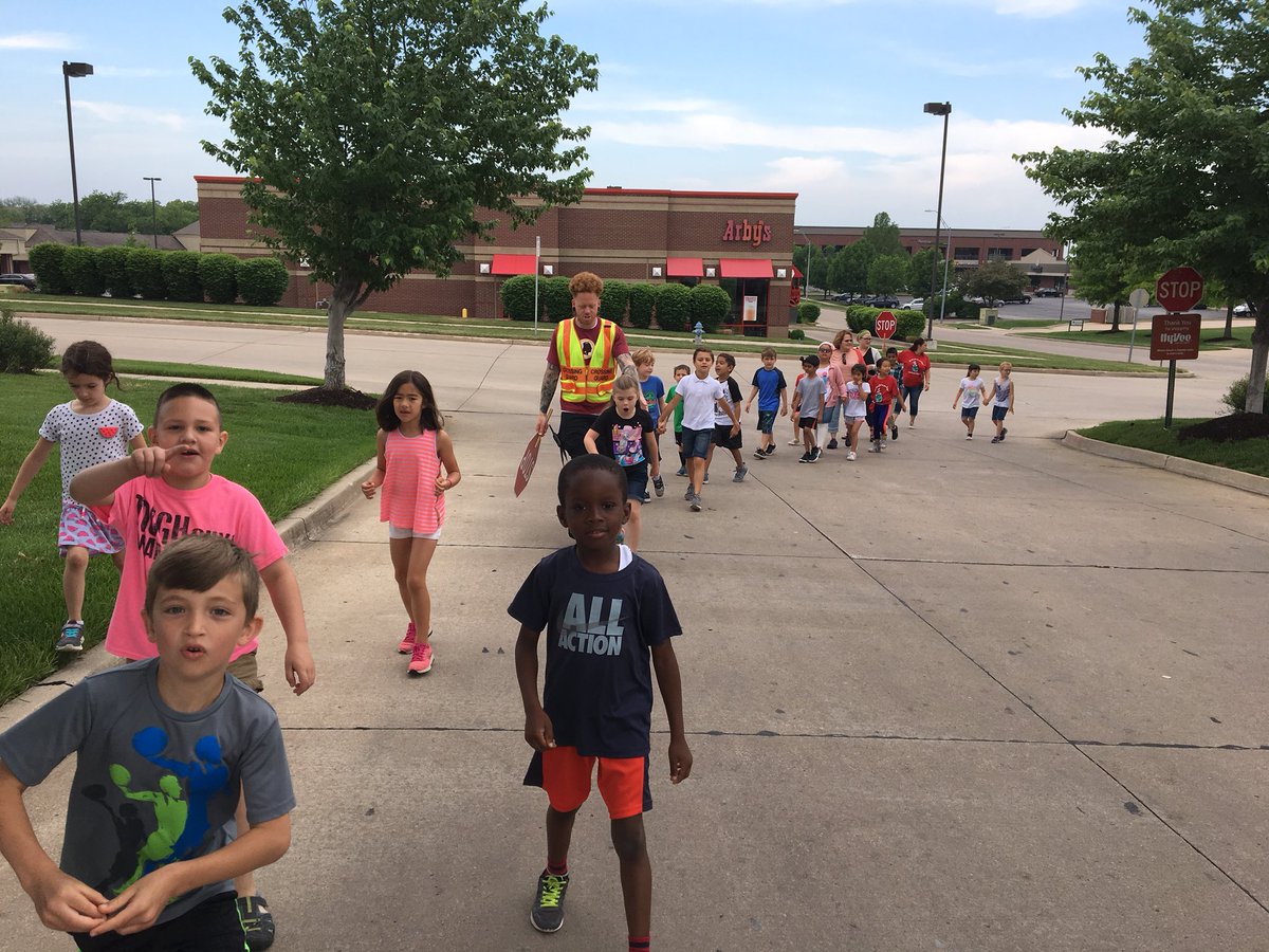 MrsDemczak's tweet photo. We had such a fun day!  Our trip to @HyVee and Tye-Dye day! https://t.co/1u0mjmeclq