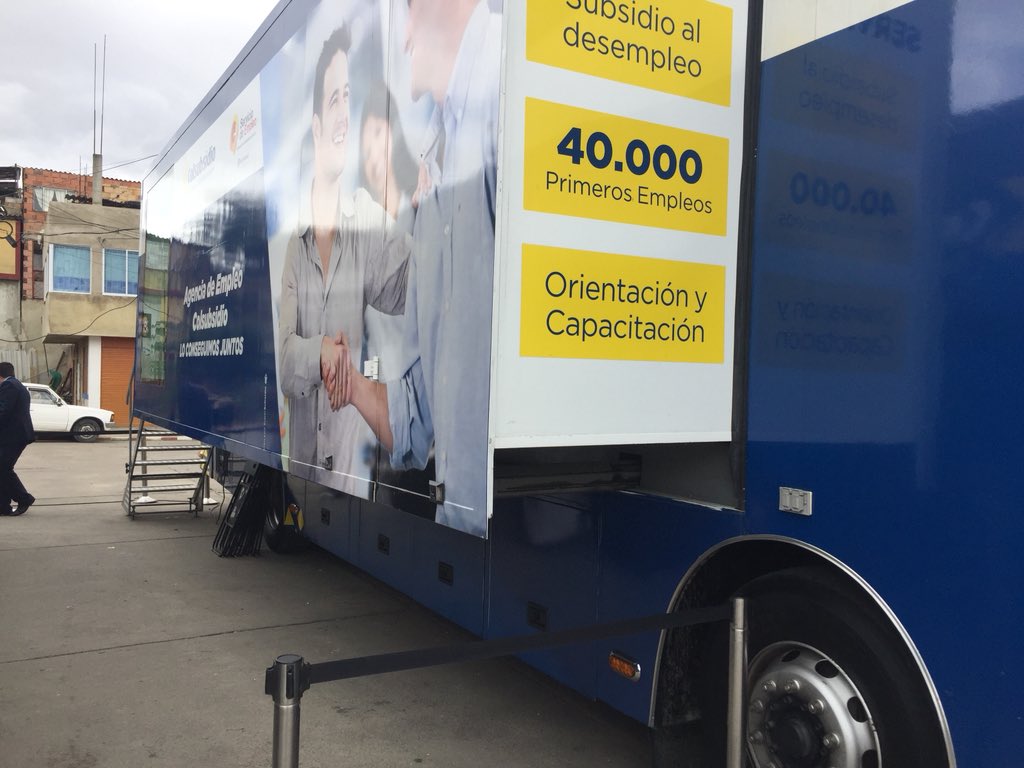 JACVerbenal2's tweet photo. Se cumplió la segunda etapa de la feria laboral por parte de @Colsubsidio_Ofi en acción conjunta con @HORACIOESTRADA una actividad provechosa y muy oportuna para la comunidad, en general. Seguiremos apoyando este tipo de intervenciones. #MiBarrioTuBarrio #Empleo https://t.co/BgmYd8qd4C