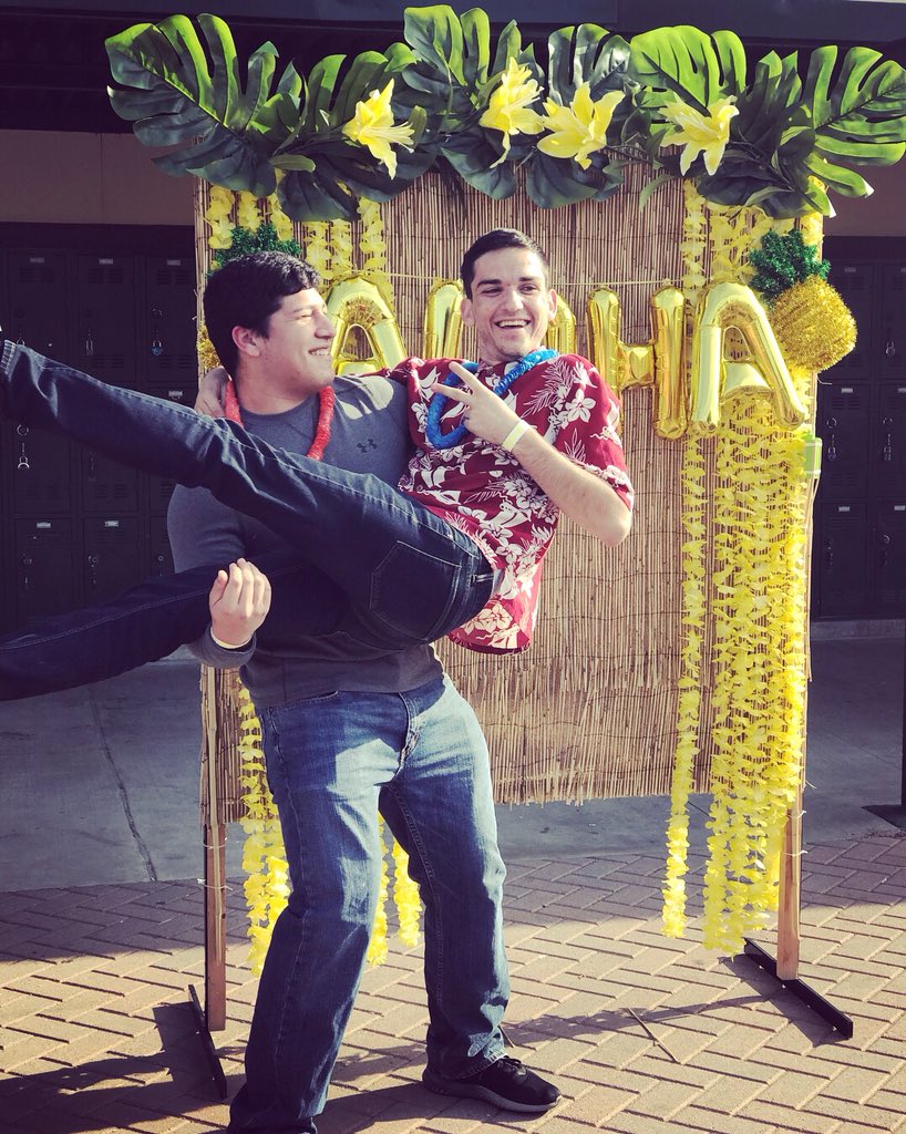 LASERNA2018's tweet photo. The bromance is real! #seniorluau https://t.co/DXRa0xt7gX