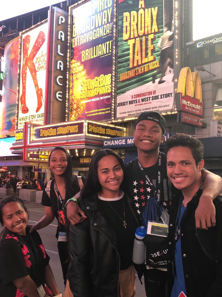 CUkatieC's tweet photo. .@CloseUp_DC Islanders visited Bikini Bottom on Broadway! No simple sponges here @SpongeBobBway #SpongeBob https://t.co/DB3qJV11vH