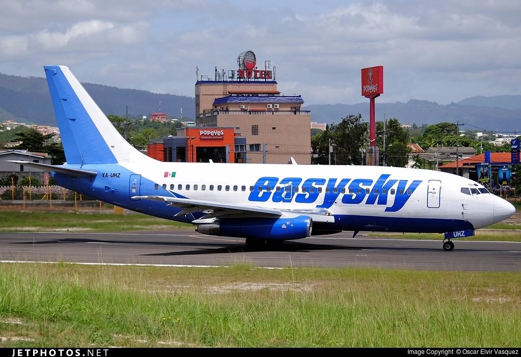 twintair737's tweet photo. 18 Mai Crash #Boeing737 -200 Vol #CU972 (XA-UHZ) à #Havana #Cuba .. de #GlobalAir (Charter #Mexique ) en location à #EasySky ( Low Cost #Honduras ) Opérant pour #Cubana (Nationale Cuba) .. Hommage aux Victimes. Condoléances à leurs Familles et Amis-es. 🇲🇽 🇳🇮 🇨🇺 🛫 #AvGeek https://t.co/J4lmhS6evW
