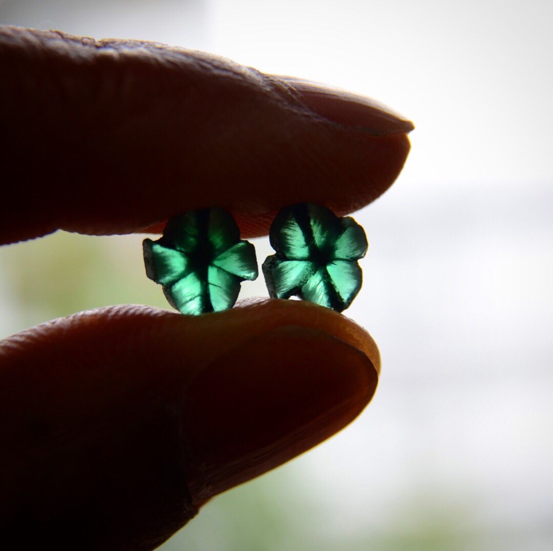 studiooddsnsodz's tweet photo. 来た。
トラピッチエ エメラルドのペア。コロンビア ムゾー鉱山 1.88ct 
#trapicheemerald #trapiche #emerald #宝石 #天然石 #鉱物 https://t.co/vQTZTXVABw