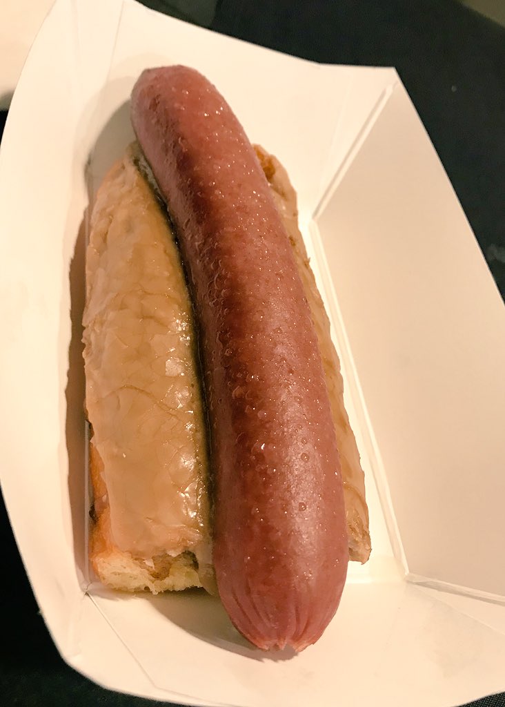 Bkatdubs's tweet photo. This is happening.
@CoreyD_OnAir about to try the #MapleBarHotDog in honor of @James_Paxton at the @Mariners game ๐ญ๐
#ItsSweating ๐คฃ#WhereIRoot https://t.co/bUNQBInX2a