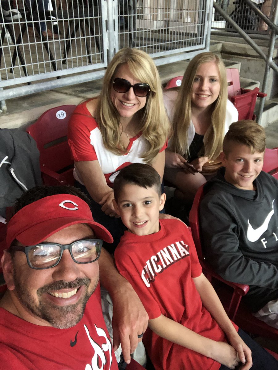 Hags22's tweet photo. #raindelay #GoReds #BeatCubbies https://t.co/1VhDgTXVSo