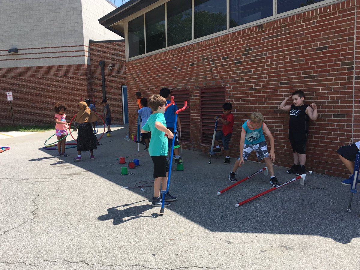 More Field Day fun!! #LWfieldday #LWPawPride <a href="/LWNKCSD/">Linden West NKC</a>
