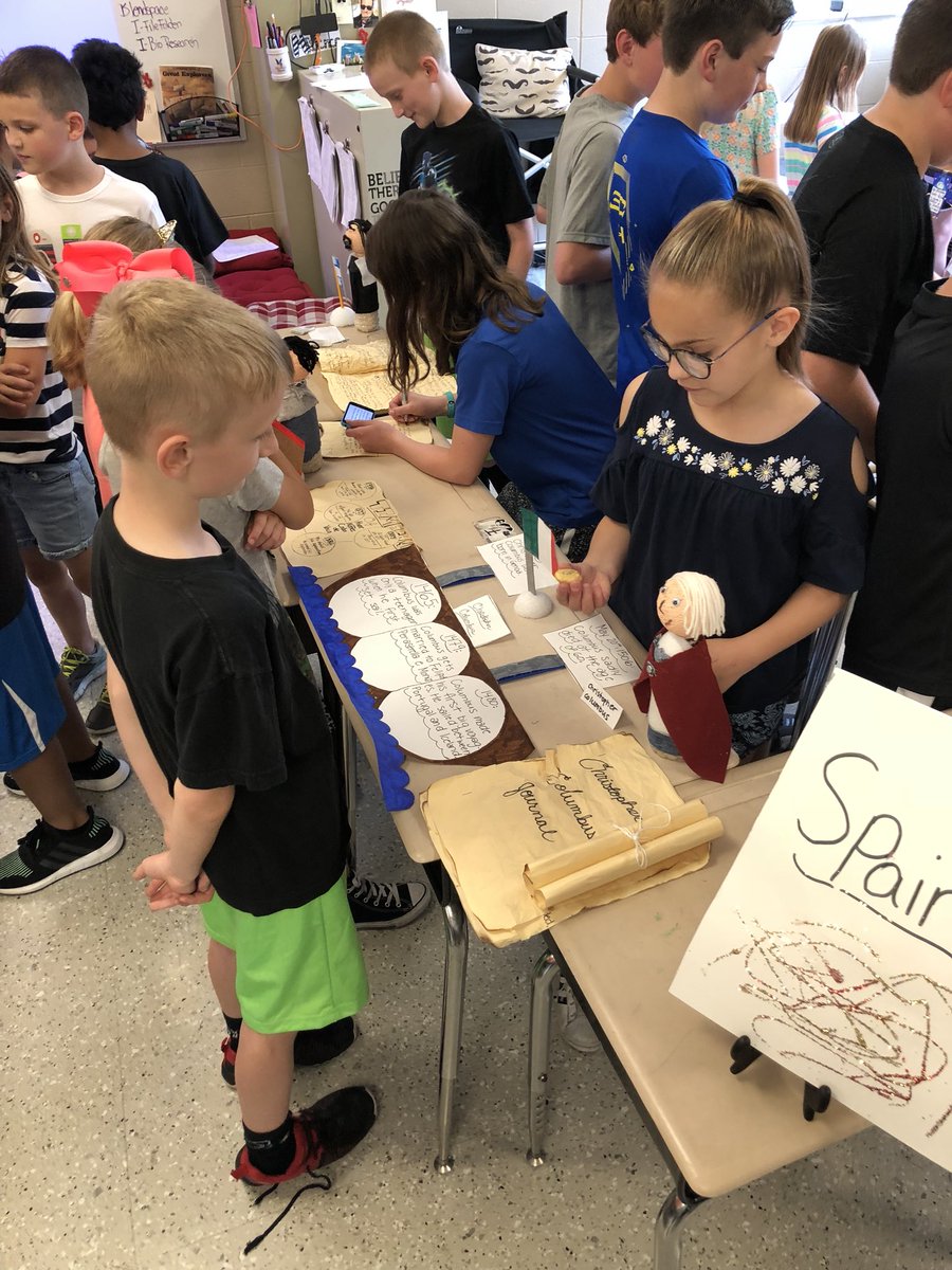 MelissaPence7's tweet photo. Explorer Museum! 5th grade learning and creating. 2nd grade audience. #hotglue #paint#wiggleeyes https://t.co/wGWE95ntKs
