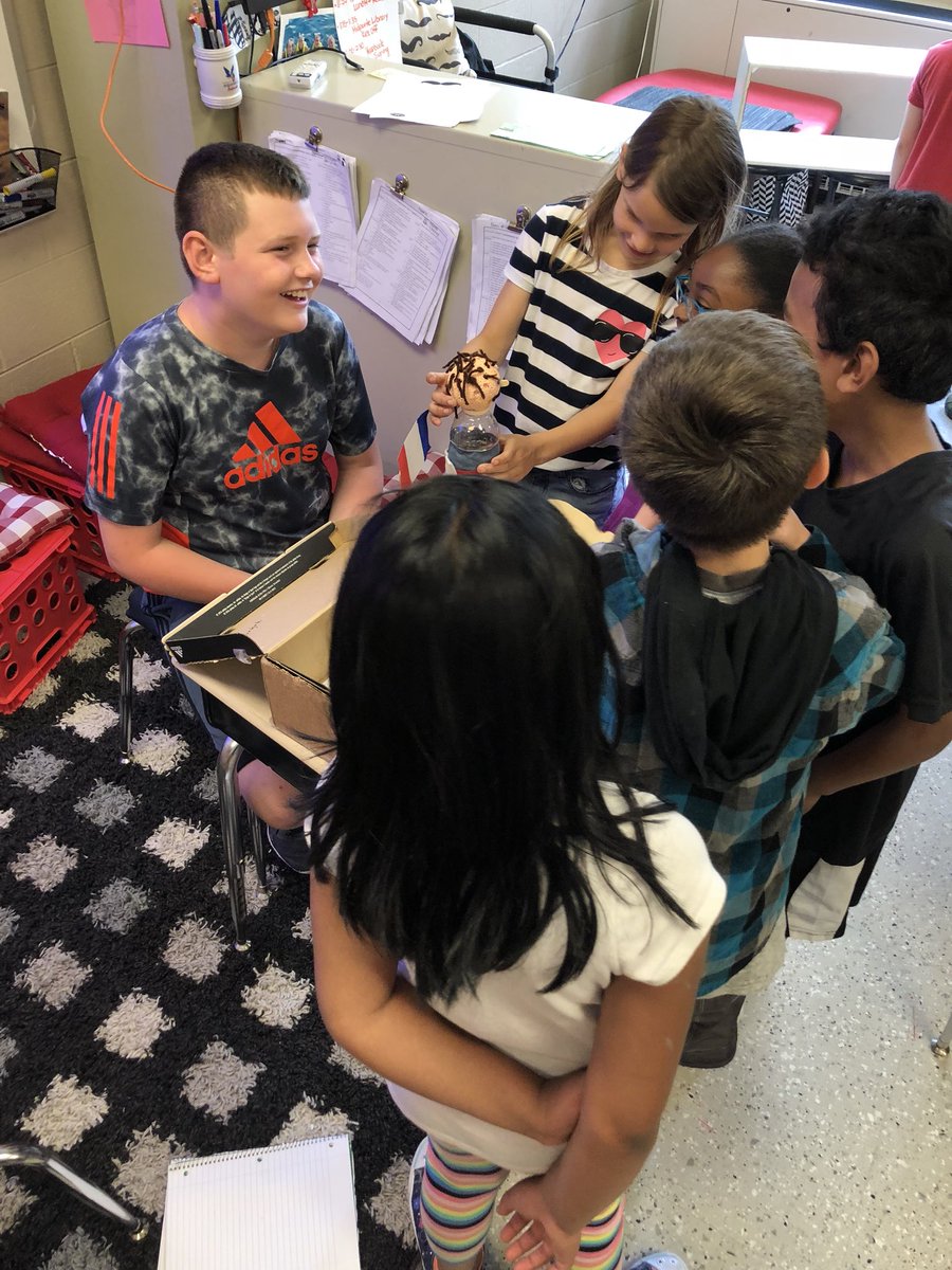 MelissaPence7's tweet photo. Explorer Museum! 5th grade learning and creating. 2nd grade audience. #hotglue #paint#wiggleeyes https://t.co/wGWE95ntKs