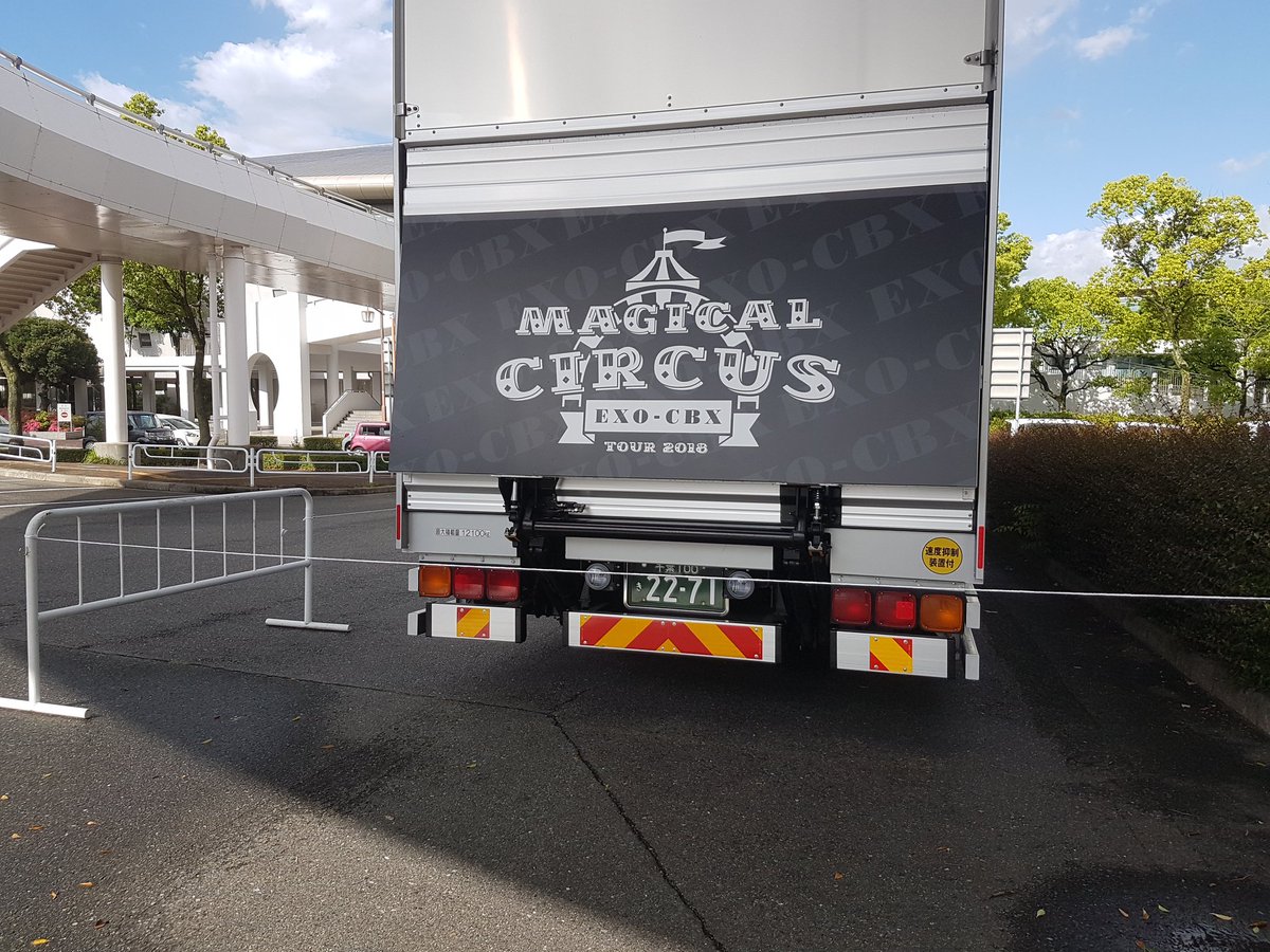 Reyshiyel's tweet photo. Pasok muna ako sa loob ng isang truck. Anlameg kasiiiii talaga. #mahanginsalabas ๐๐๐๐๐ https://t.co/iFkHbtEfDc