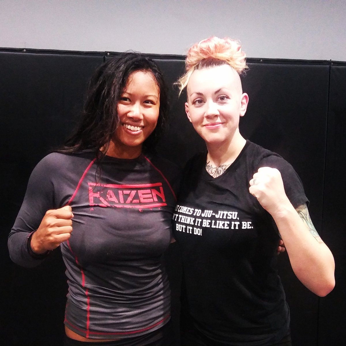 SavannahEm1's tweet photo. @kittymix8 is back in the fight game, ladies n gentlemen. So happy I get to work with and learn from her π
#mma #fighter #boxing #wrestling #jujitsu #kickboxing #savate #chickpower #femalefighter #team #fightsciencemma #trainingpartner #badbitch #spar #sambo #judo https://t.co/mM0OkUYbxz