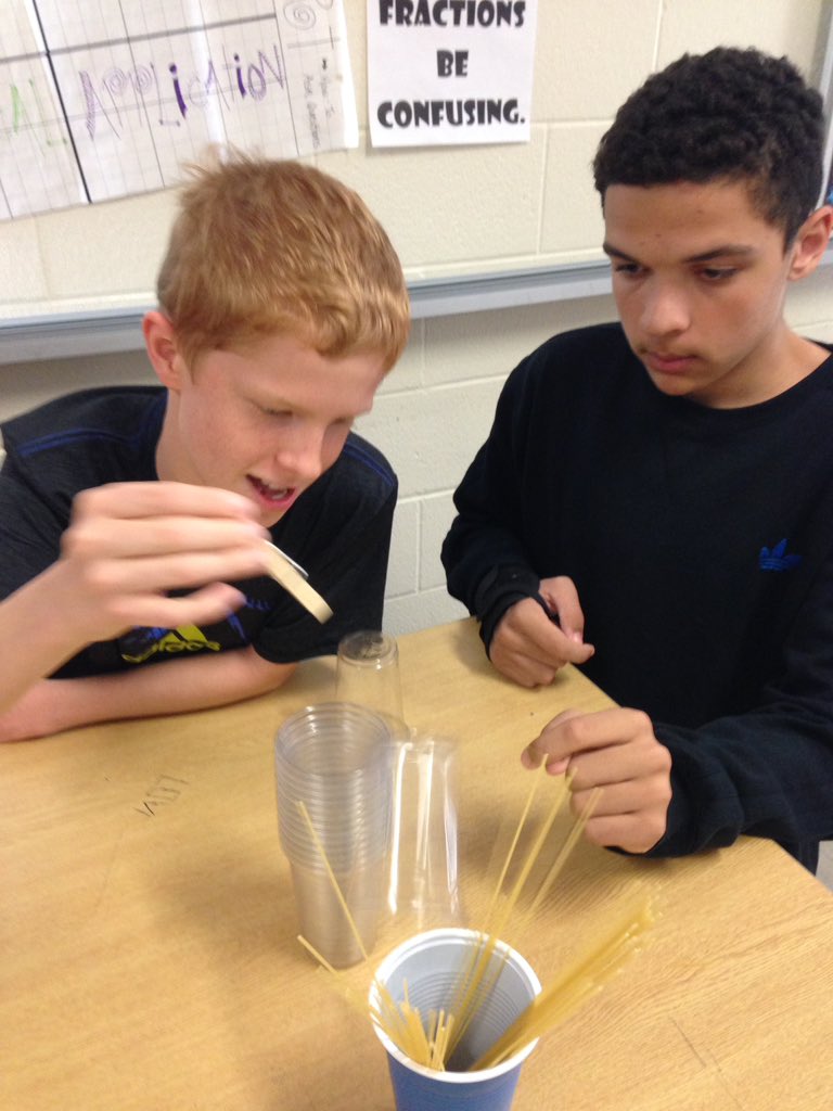 LDubsGatestone's tweet photo. Friday Five: Clothespin Cup Stack! #colourchallenge #class78 https://t.co/uHFT02uiwG
