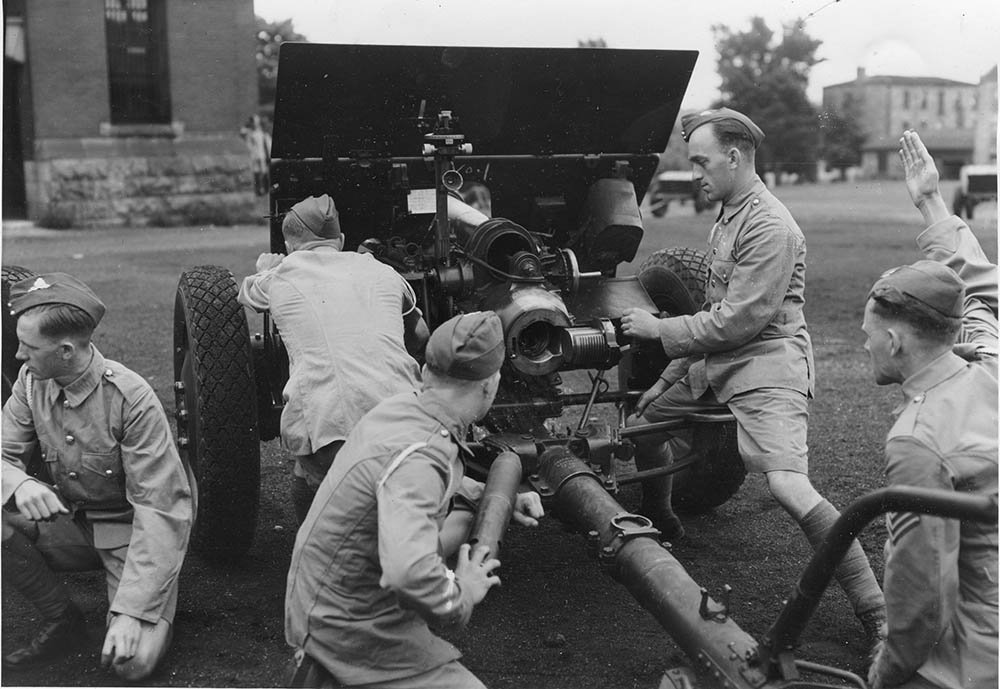 12thField's tweet photo. #WWII Memorial ceremony for the 12th Field Regiment #RCA  May 26th,  Guelph, Ontario - #Veteran Gunner, Sir Fred Heber  representing his Regiment for this historic commemoration!
https://t.co/gwtfJiPh5T https://t.co/l1MPS1WZwR