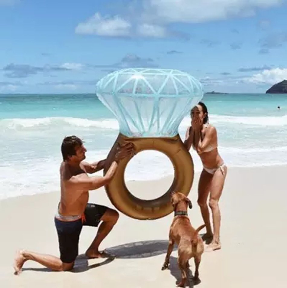 How cool is this float?!? Get yours now!!! 
Be unique at the next pool party.

#PoolParty
#SUMMERFUN2018 
#Swimming #UniqueFloats
#diamondrings 

On SALE NOW!! >>>>> syolotrends.com/collections/tr…