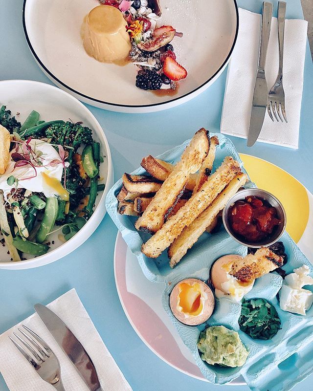 There’s a new kid on the block in Bentleigh 🍳🥑🍞🥦☕️🍴 Palm Springs meets old school corner store at @goodtimesmilkbar. On the menu, dippy eggs &amp; salted caramel panna cotta while out back, a puppy courtyard for your furry friends 🐶💖 #goodtimesmilkbar ift.tt/2Ist7Ls