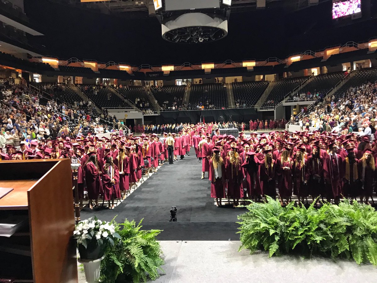 CHickman52's tweet photo. Bearden graduation begins! https://t.co/YI1KQkH5w2