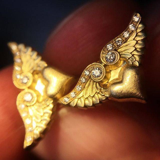 AnthonyLent's tweet photo. Fly somewhere special this weekend with these diamond laced Flying Heart Stud Earrings. 18k and diamonds. .
.
.
.
#wings #victory #hearts #flying #flyinghearts #studs #earrings #finejewelry #jewelryaddict https://t.co/8WKKrHl8fv