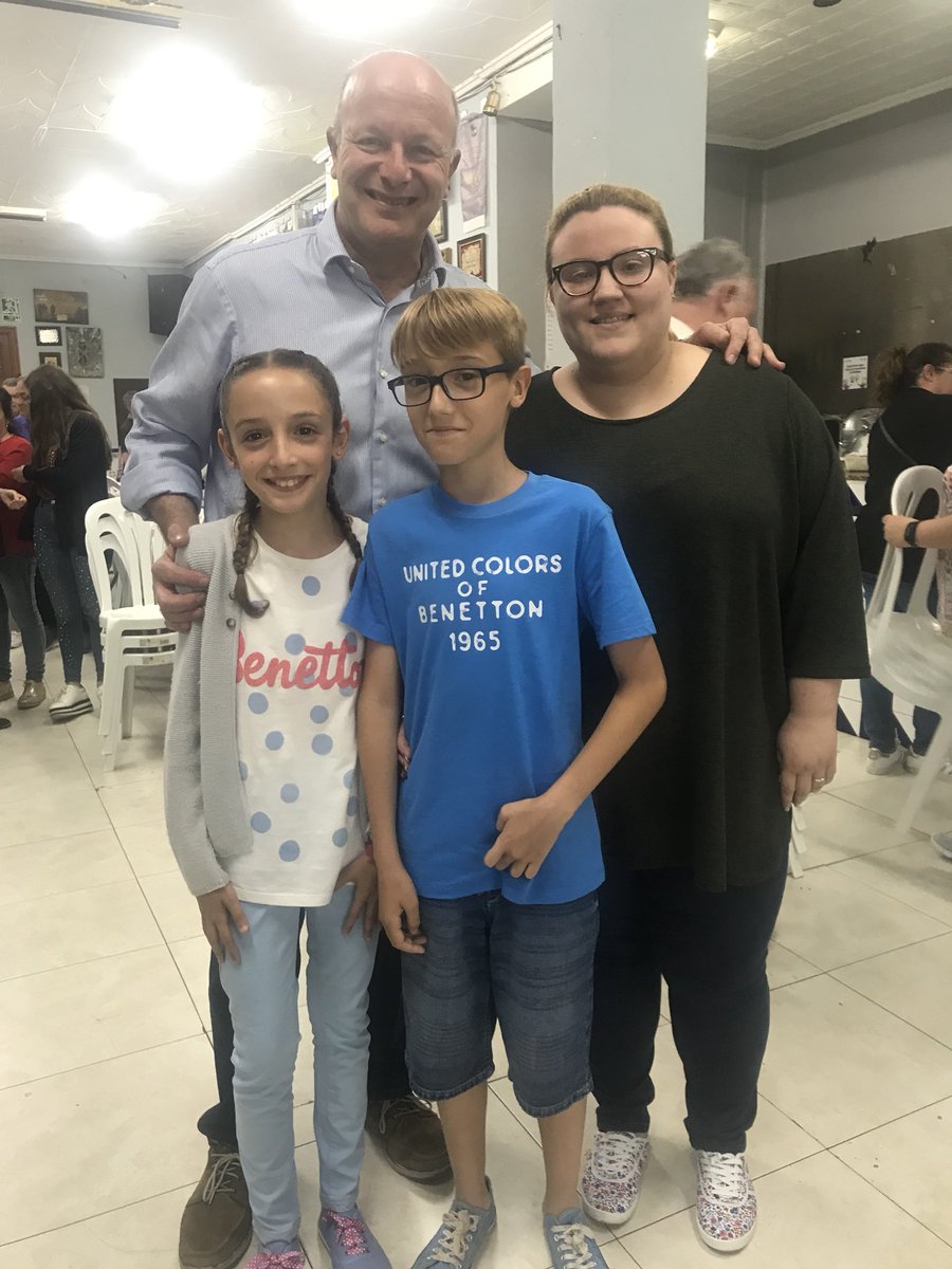 ¡Hola!
Os presentamos a nuestros representantes para el ejercicio 2018/2019. 
Fallera Mayor Infantil y Presidente Infantil, Valeria y Marcos. 
Fallera Mayor y Presidente, Amanda y Vicente.
Enhorabuena chicos y chicas!! Será un año espectacular!!

#fallaplazasegovia