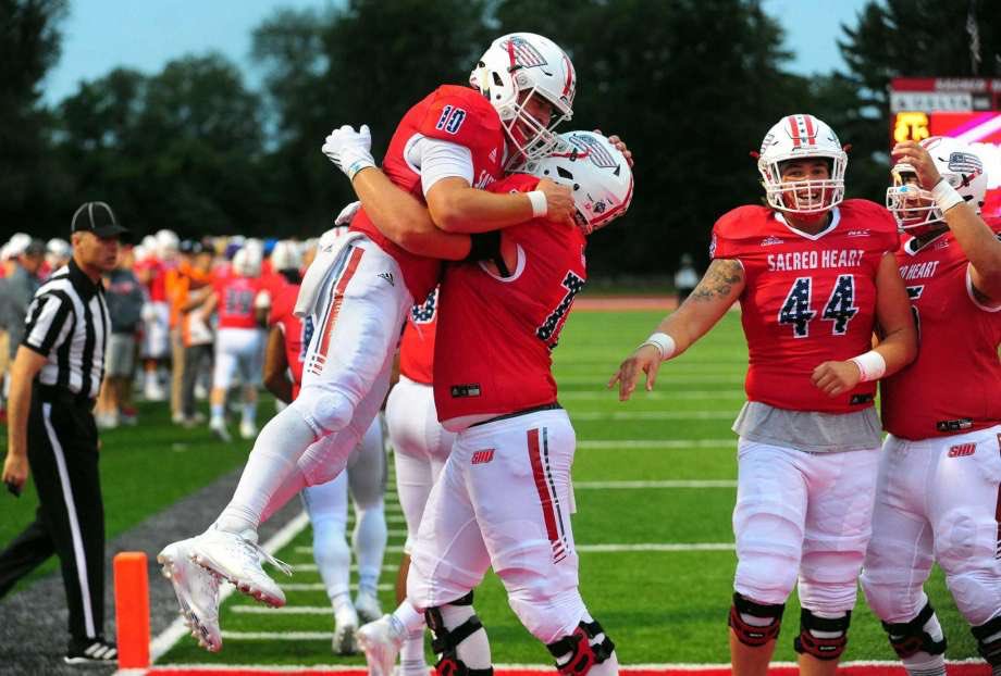 tommy_smith12's tweet photo. Blessed to receive my first offer from Sacred Heart University!! https://t.co/plAqJg7iMj
