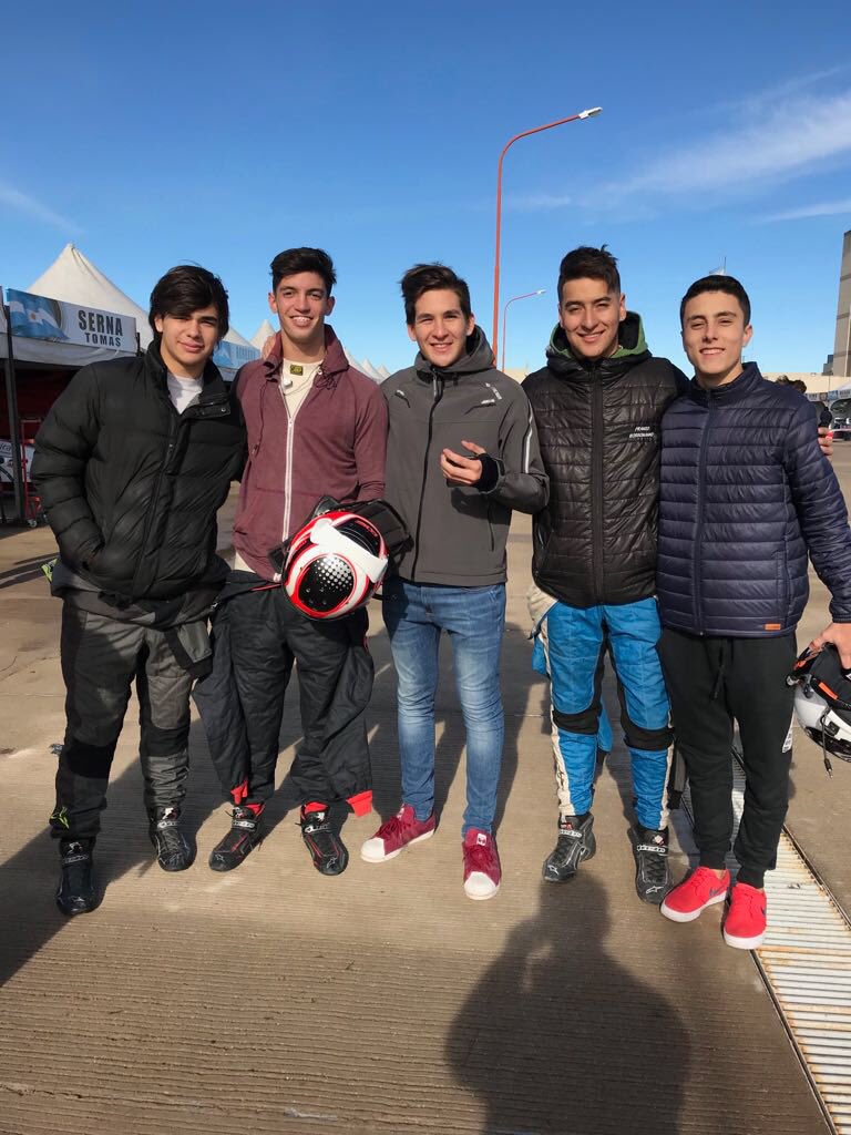 Con estos giles a todos lados! @FeliRey111 @franrossomanno @TSerna71 <a href="/Agusmartinez_9/">Agustin Martinez</a>