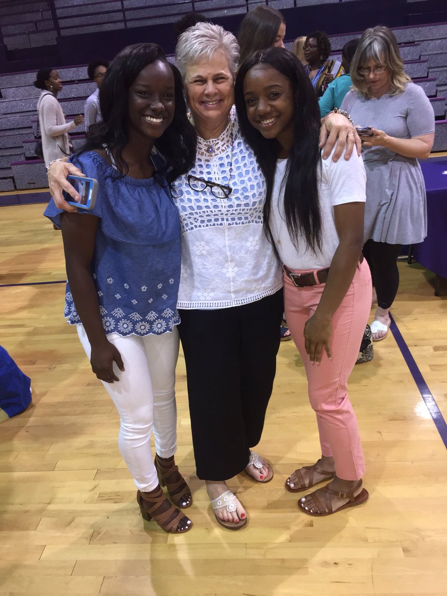 Kadasiaaaa_'s tweet photo. Last athletic banquet💜 https://t.co/d99SX1X701