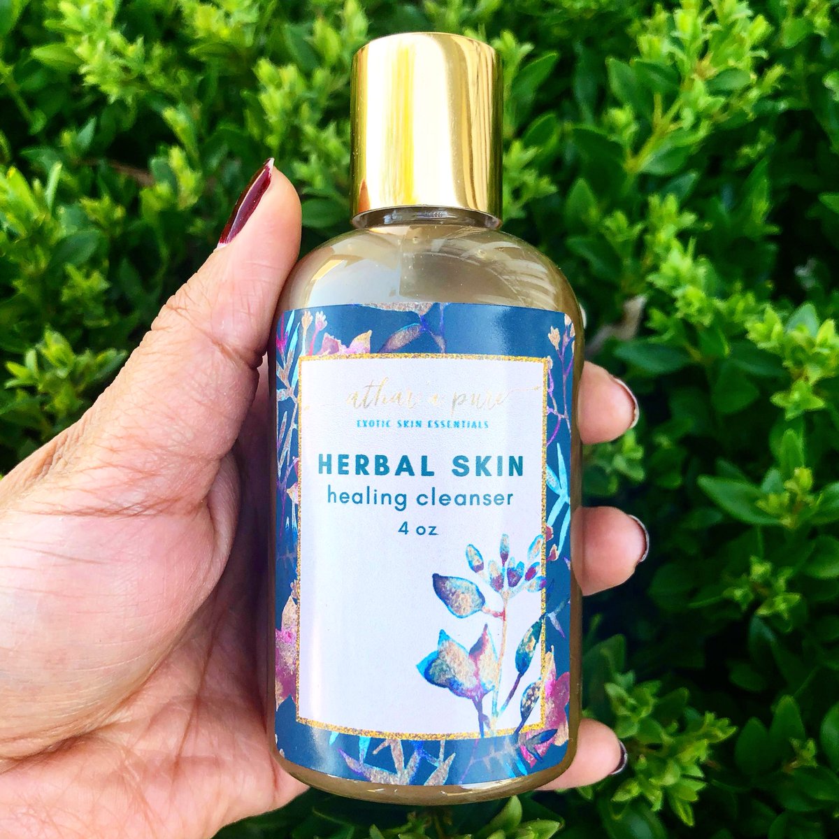 AtharaPure's tweet photo. This #veganfacewash is made with African Black Soap, Neem Leaf and Lavender to name a few beautiful ingredients. This gentle cleanser removes dirt, oil and makeup without stripping or drying out skin. It’s safe and gentle as a daily face wash for all skin types!#naturalcleanser https://t.co/k2ZTxH5VQG