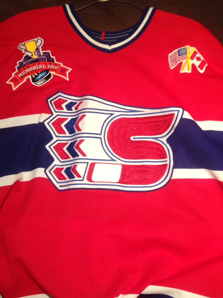 flemwad29's tweet photo. First game of memorial cup brings back great memories. Though this jersey didn't get much action at that tournament 😂😂😂 #HealthyScratch #20YearsAlready #FlashbackFriday https://t.co/NbChzqe7SF