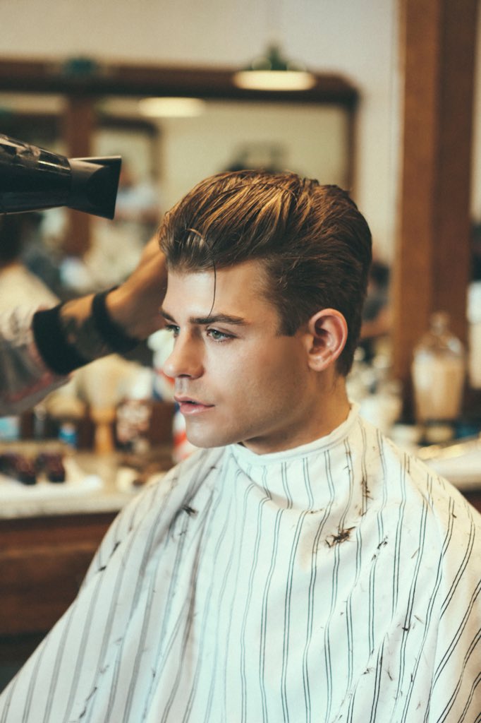 garrettclayton1's tweet photo. ✂️ Yesterday at @baxterofca event getting a fresh cut by @barbercisco  #baxterofcalifornia #lifelivedtrue https://t.co/IGSOVsB5xE