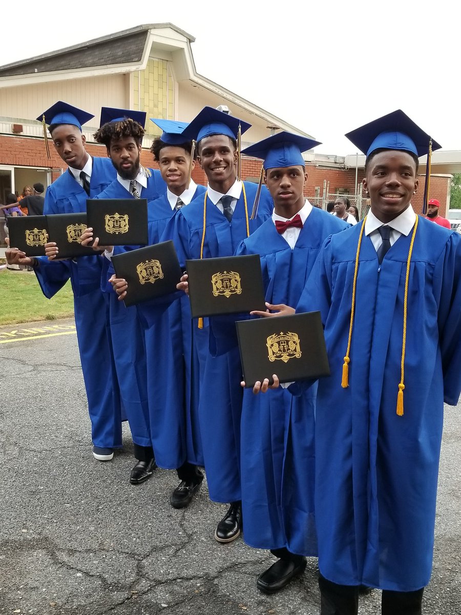 tennprepacademy's tweet photo. 🌟HISTORY is MADE! 🌟
Our 3rd Graduating Class.
Congratulations are in order for our 2018 Graduates- Tyrese Patterson, Jalen Lee, Emmanuel Umoffia, Shawn Cornilious, Todd Greene Jr, Rylan Franklin and Destinee Thomas (Destinee is our 1st Female Graduate from Tennessee Prep). https://t.co/y4HRZFRqeO