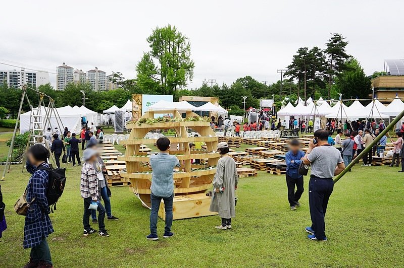 Beautylogs's tweet image. #서울도시농업박람회
#주말가볼만한곳
서울시와 강동구에서 주최하는 서울도시농업박람회가 17~20일까지 강동구 일자산 자연공원에서 열리고 있다. 
도시농업의 모든것을 한자리에서 볼수 있으며 다양한 텃밭에서 나는 채소. 과일. 꽃등이 풍성하며 체험도 가능하다. 
#서울시 #서울시미디어메이트