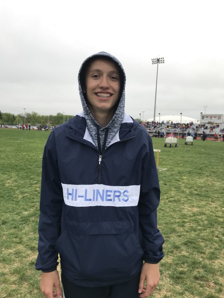 VCtrack_field's tweet photo. Jared Eggermont places 6th in the 110 Hurdles at the EDC Championships and qualifies for State with his performance. @HiLiners https://t.co/j1TQC1Ugqf