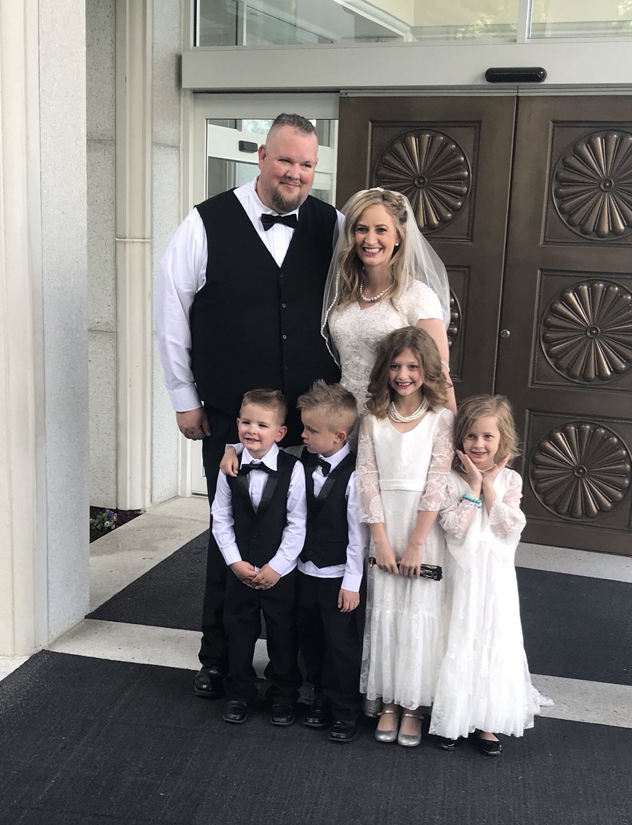 sooperwmn's tweet photo. #MurdockBunch2018 happy wedding @krachelw https://t.co/e3TQ8Fq3Tm
