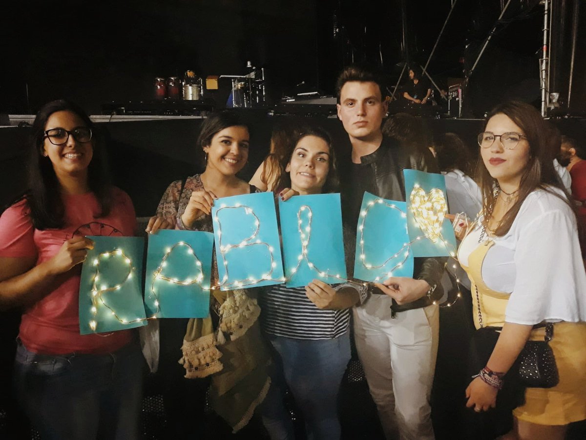 blancaurr98's tweet photo. Esperaría otros 2 años y miles de horas de cola para vivir conciertos como el de hoy , siemplemente espectacular , ha merecido la pena toda la espera. GRACIAS💙 #TourPrometoMálaga @pabloalboran https://t.co/cBANHq3OTb