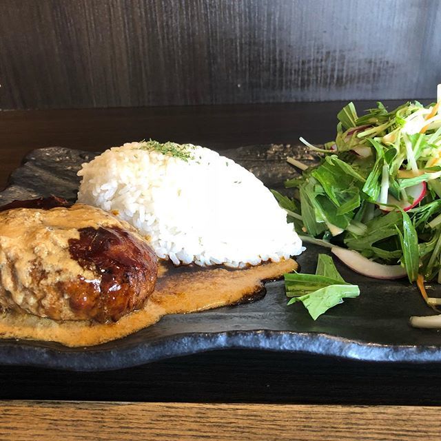 ch_un_st_ar's tweet photo. #炭火焼肉じんじん の #ハンバーグ ランチ

#hamburg
#harajuku
#lunch https://t.co/BtJrIdzMWD by Instagram https://t.co/a3MFd618sL