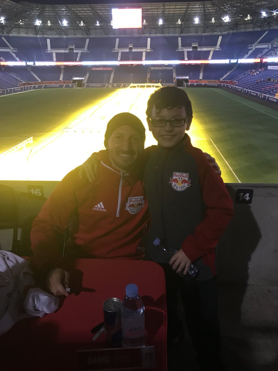 svenvivo's tweet photo. #RBNYAutographsession https://t.co/CyPKQdCJs3