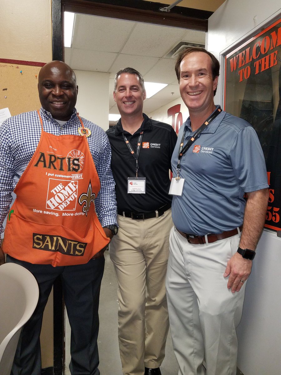 Surprise visit from the credit experts !! Celebrating our $1200 win for our fun fun for driving credit at 555 !! A win is a win💳💲🥊