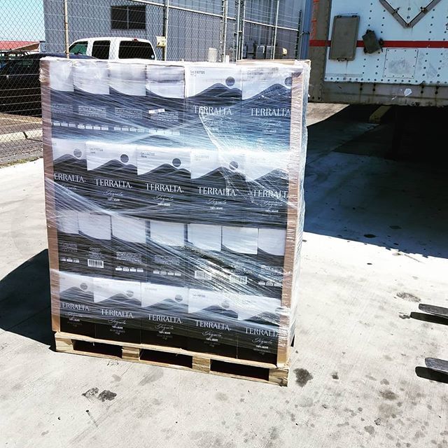 valleyblends's tweet photo. The day is here ladies and gentlemen.  Terralta Tequila has landed in Texas!!! First stop is Alamo City Liquors in San Antonio  with Kiko Torres!!! #tequila #terraltatequila #956 #texas🇨🇱 #sexy #fun #sanantonio #alamocityliquor #cocktails https://t.co/aFzTECECS9 https://t.co/enGQ9xJZjR