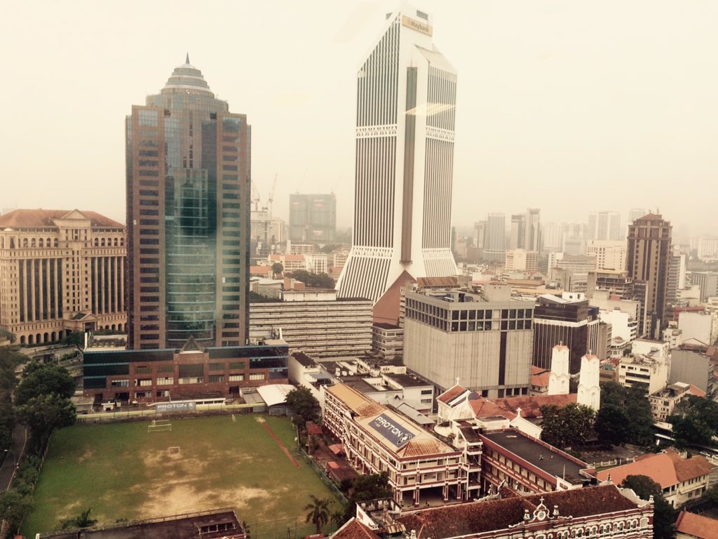 LeyhaSweet's tweet photo. The view from my office window. 

#100HariMalaysiaBaharu #marhabanramadhan
#moodkejeariniturnoff https://t.co/ArExRVIxAt